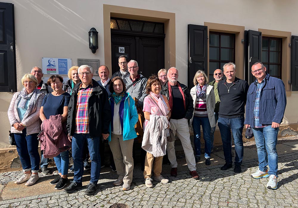 WBG_Zentrum_Delitzsch_2024 Gruppenfoto: Genossenschaftsmitglieder der WBG Zentrum bei Ausflug ins Genossenschaftsmuseum Delitzsch